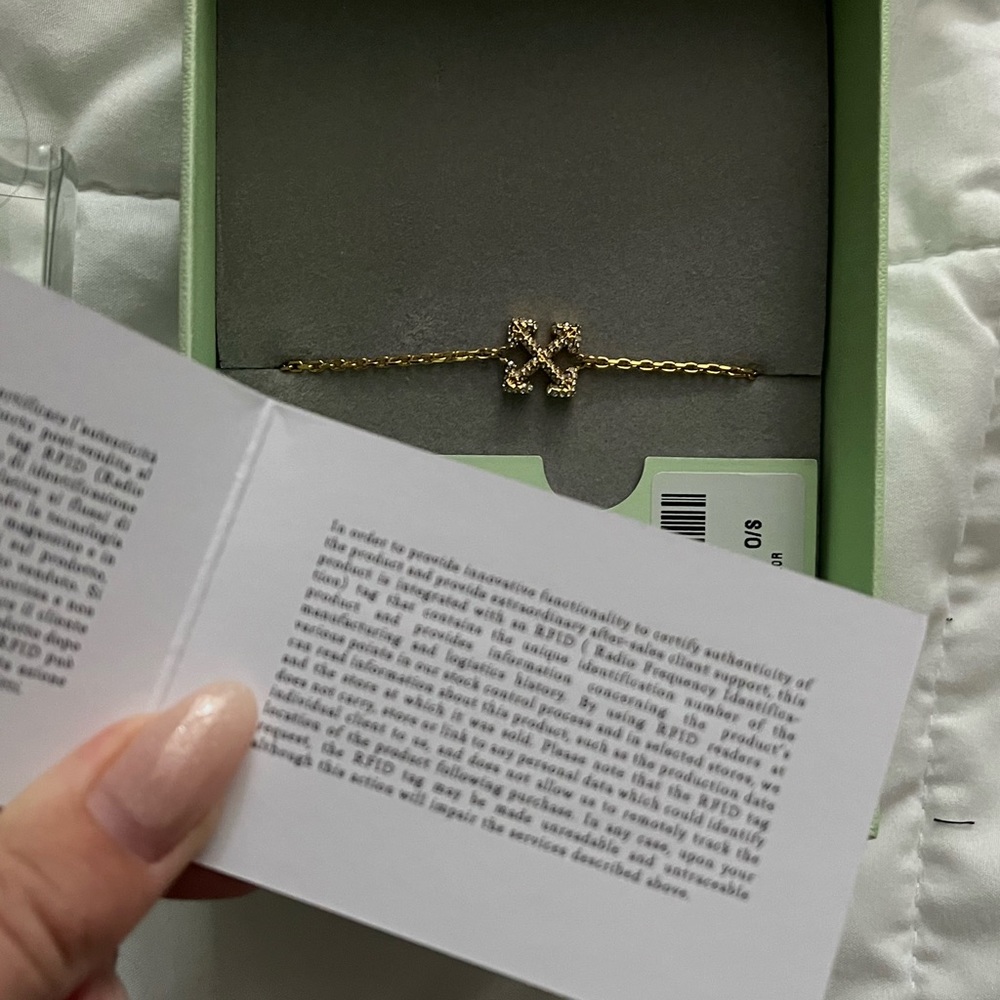 Off-white gold bracelet